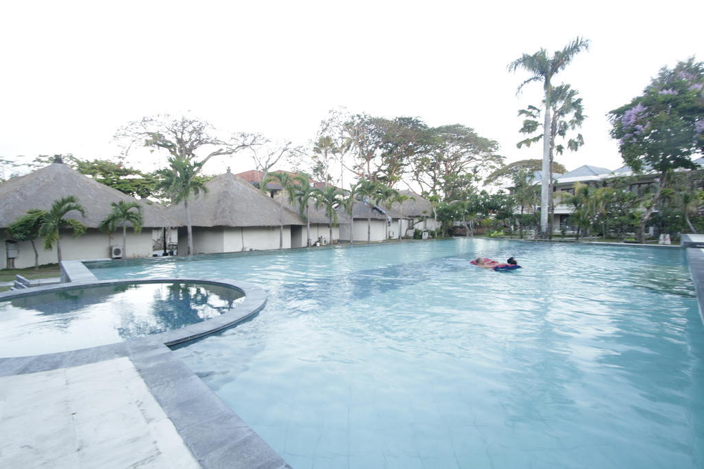 Alit Beach Resort And Villas Санур Экстерьер фото