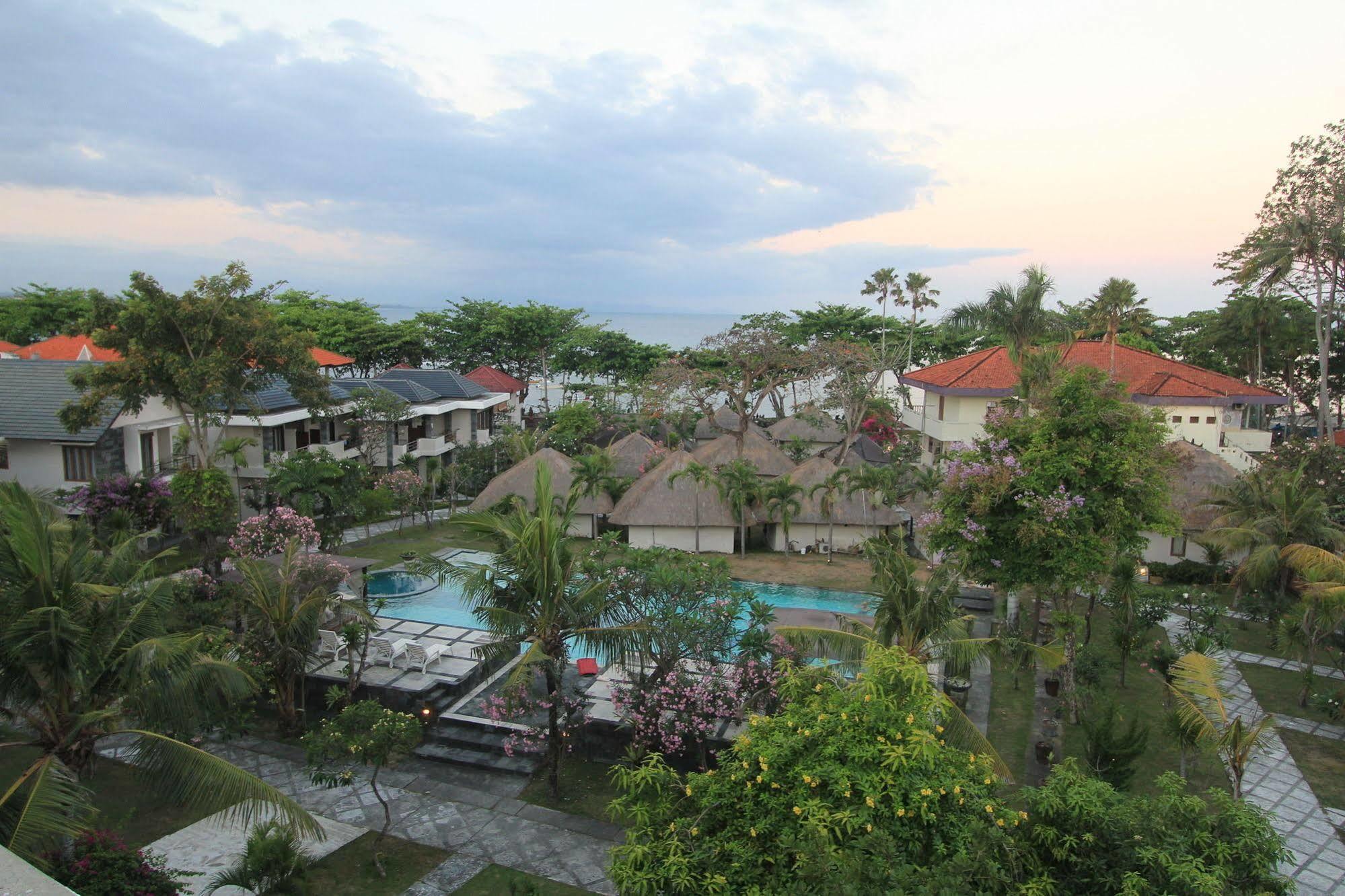 Alit Beach Resort And Villas Санур Экстерьер фото