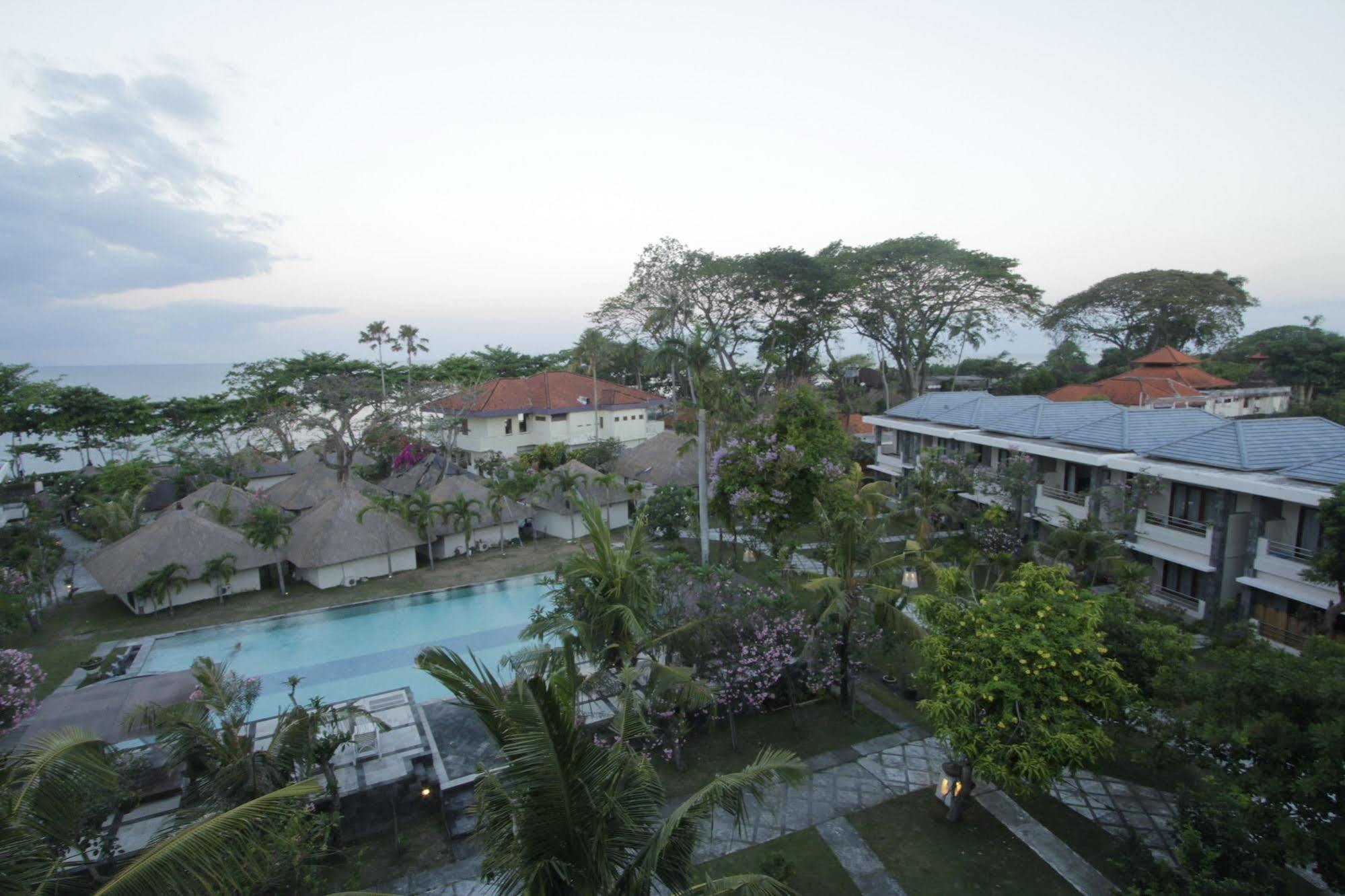 Alit Beach Resort And Villas Санур Экстерьер фото
