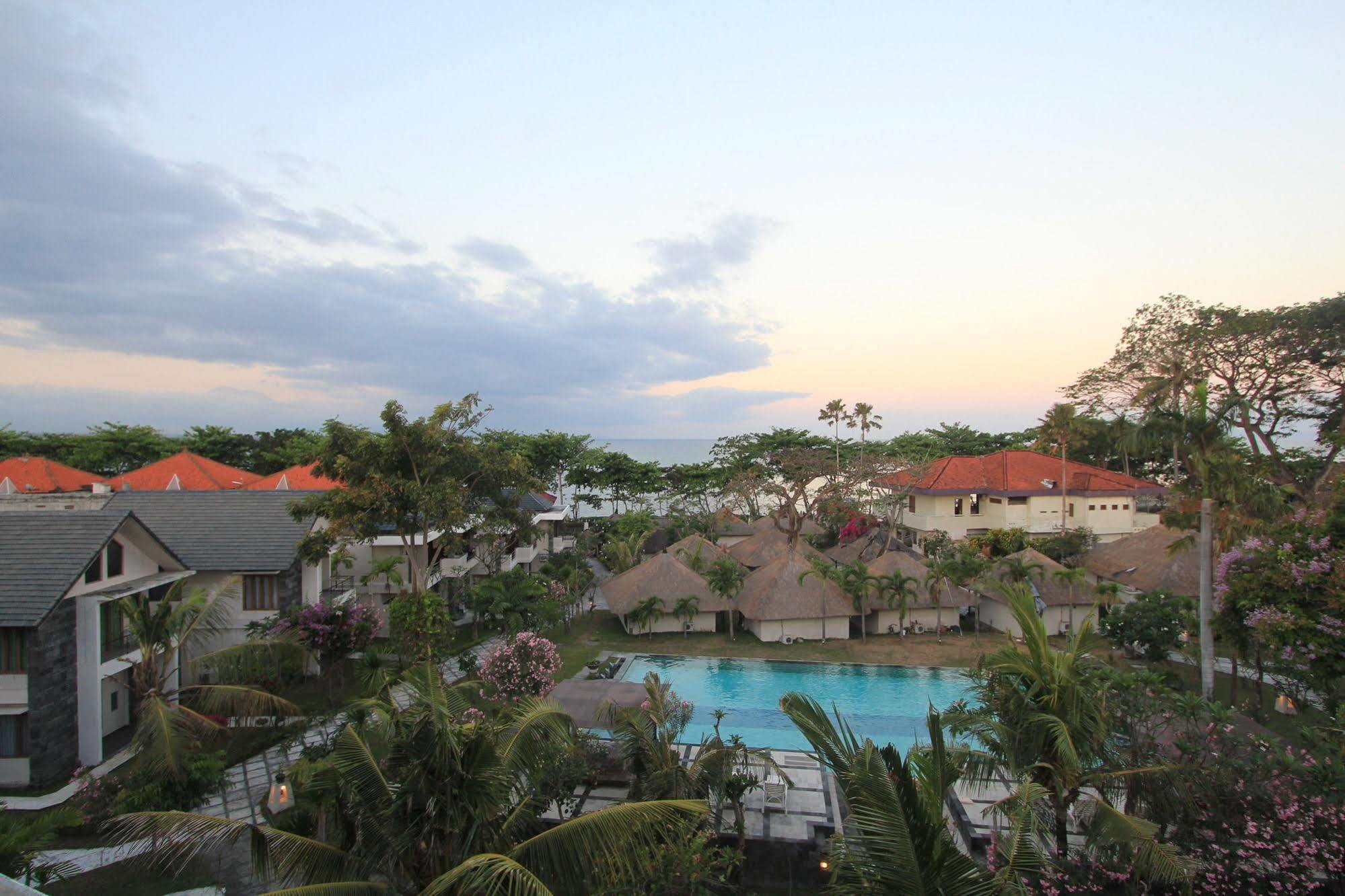 Alit Beach Resort And Villas Санур Экстерьер фото