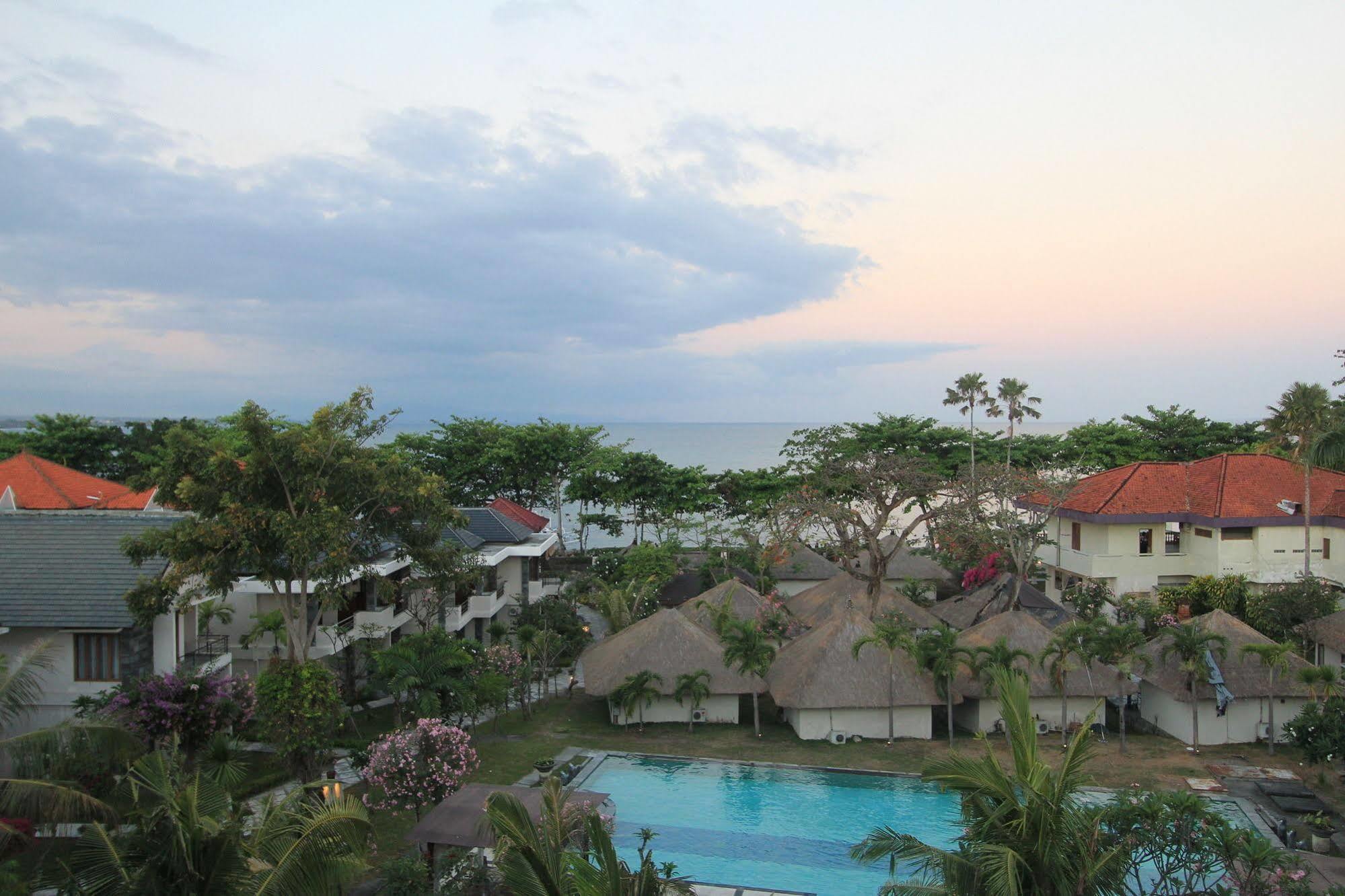 Alit Beach Resort And Villas Санур Экстерьер фото