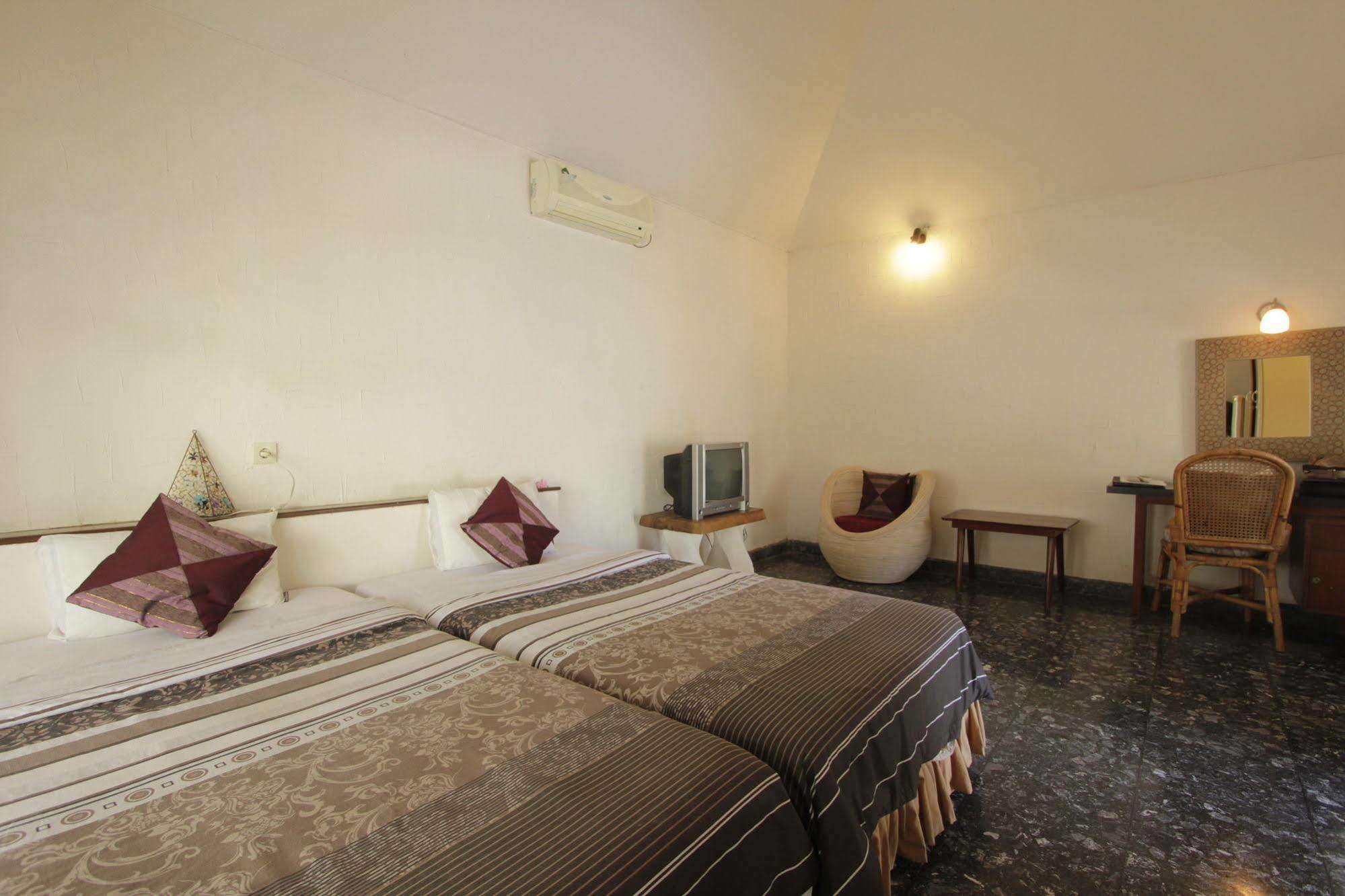 Alit Beach Resort And Villas Санур Экстерьер фото