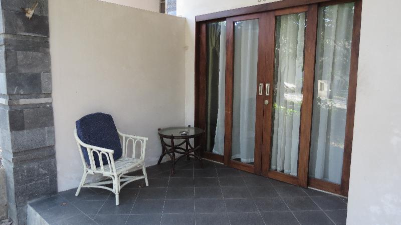 Alit Beach Resort And Villas Санур Экстерьер фото